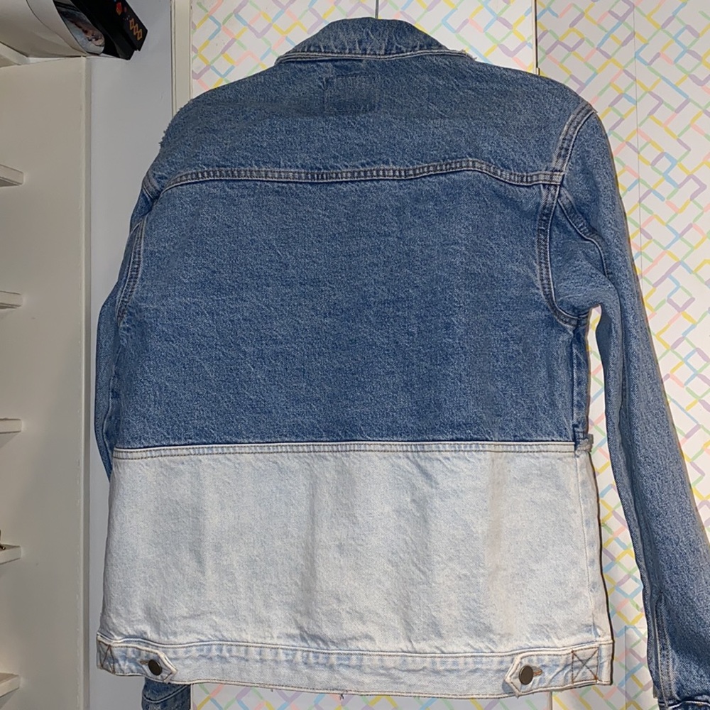 💖 Distressed Two Tone Denim Jacket 💫 - Picture 3 of 3